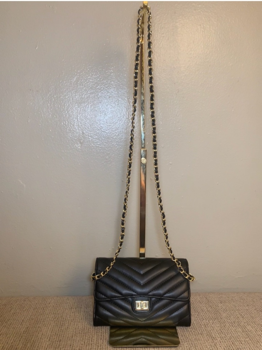 🖤 NWT Black Quilted Crossbody Bag | Gold Chain | Phone Purse | Multi-Compartmen